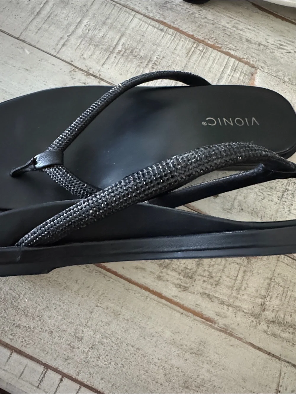 Vionic sleek black